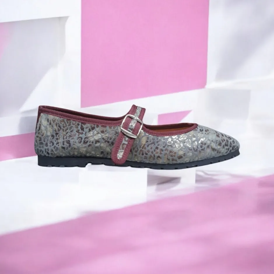 bailarinas_venecianas_tra_1-3.webp Calzaro Casual | Bailarinas | Bailarinas Venecianas Trabilla de Mujer Berta en Piel Gris Leopardo