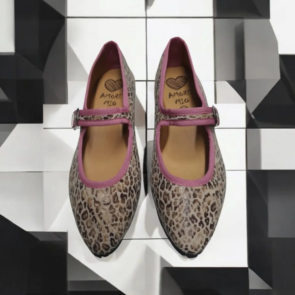 bailarinas_venecianas_tra_2-2.webp Calzaro Casual | Bailarinas | Bailarinas Venecianas Trabilla de Mujer Berta en Piel Beige Leopardo