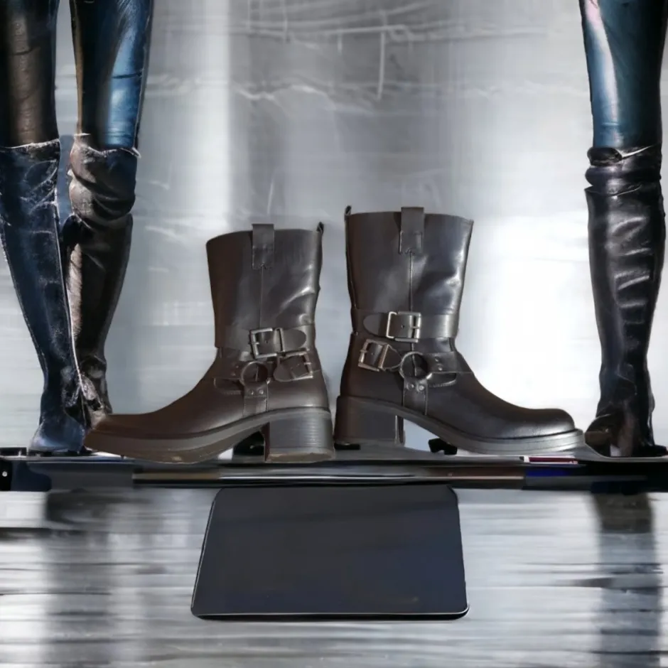 bota_motera_coralina_negr_11.webp Calzaro Botas Y Botines Mujer | Botas Bajas Y Botines | Bota Motera Coralina Negro