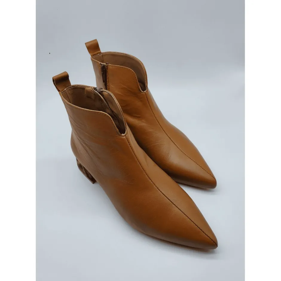 botn_malta__cuero_venecia_1.webp Calzaro Botas Y Botines Mujer | Botín Malta 11 Cuero Venecia