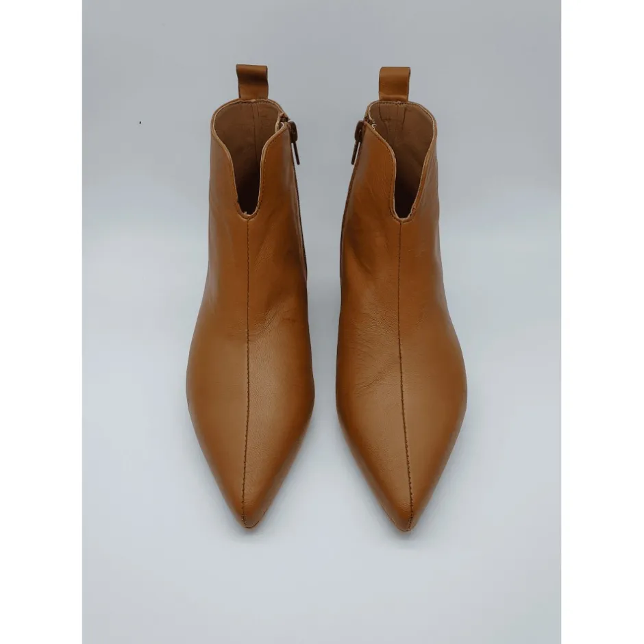 botn_malta__cuero_venecia_3.webp Calzaro Botas Y Botines Mujer | Botín Malta 11 Cuero Venecia