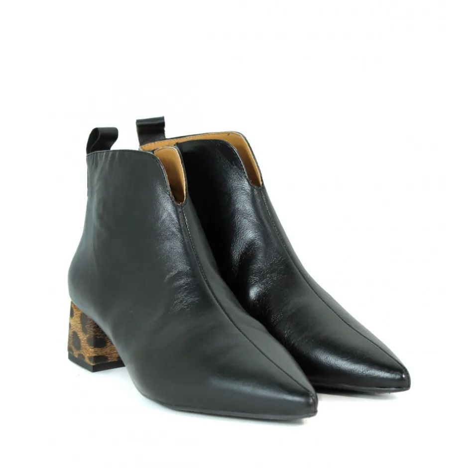 botn_malta__negro_venecia_0.webp Calzaro Botas Y Botines Mujer | Botín Malta 11 Negro Venecia