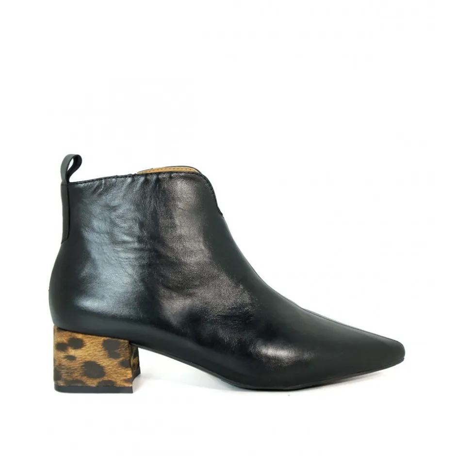 botn_malta__negro_venecia_1.webp Calzaro Botas Y Botines Mujer | Botín Malta 11 Negro Venecia