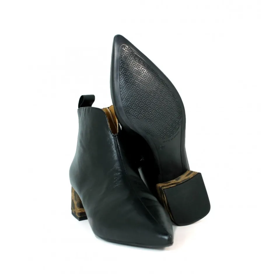 botn_malta__negro_venecia_3.webp Calzaro Botas Y Botines Mujer | Botín Malta 11 Negro Venecia
