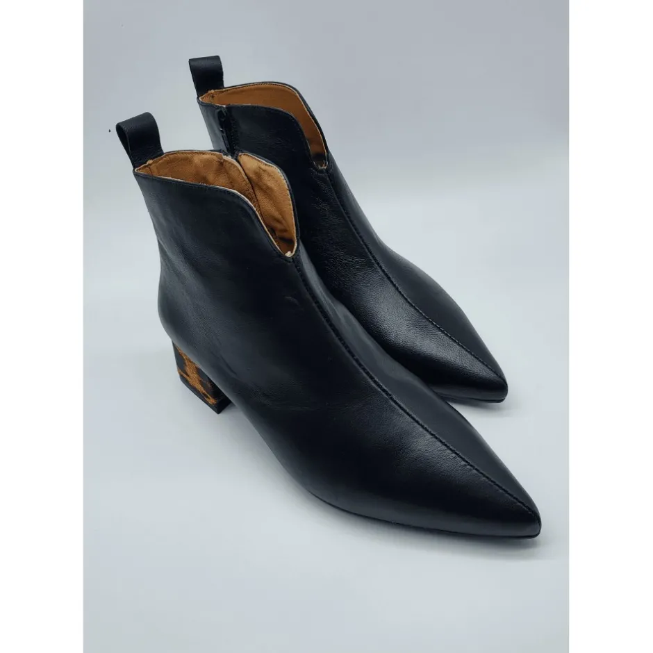 botn_malta__negro_venecia_5.webp Calzaro Botas Y Botines Mujer | Botín Malta 11 Negro Venecia
