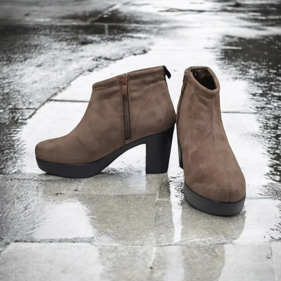 botn_tacn_mujer_lycra_y_m_1.webp Calzaro Botas Y Botines Mujer | Botín Tacón Mujer Lycra y Microfibra 4320 Taupe
