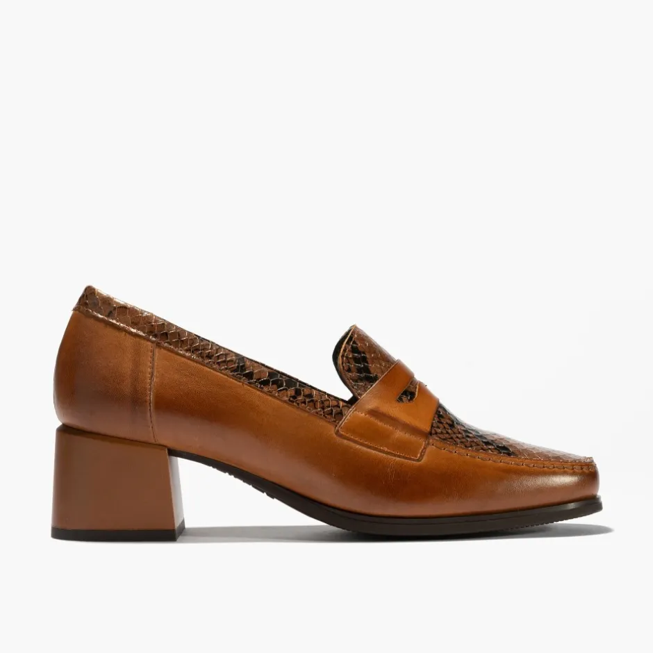 mocasines__con_tacn_medio_3-1.webp Calzaro Zapatos De Tac贸n | Confort | Mocasines 1682 con Tacón Medio Lucido/Zimba Marrón Claro Cuero