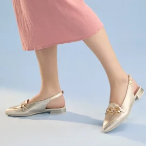 Calzaro Zapatos De Tac贸n | Bailarinas | Mocasines de Mujer 5785 Destalonados en Piel Laminada con Adorno Cadena Metálica Dorado.