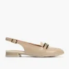 Calzaro Zapatos De Tac贸n | Bailarinas | Mocasines de Mujer 5784 Destalonados en Piel Charol con Adorno Cadena Metálica Beige Piedra.