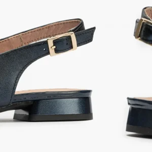 Calzaro Zapatos De Tac贸n | Bailarinas | Mocasines de Mujer 5785 Destalonados en Piel Laminada con Adorno Cadena Metálica Azul.