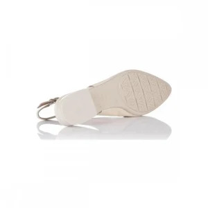 Calzaro Zapatos De Tac贸n | Bailarinas | Mocasines de Mujer 5784 Destalonados en Piel Charol con Adorno Cadena Metálica Crema.