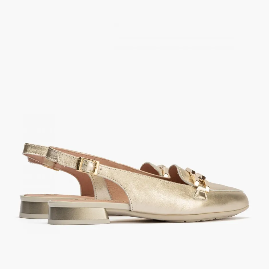 mocasines_de_mujer__desta_4.webp Calzaro Zapatos De Tac贸n | Bailarinas | Mocasines de Mujer 5785 Destalonados en Piel Laminada con Adorno Cadena Metálica Dorado.