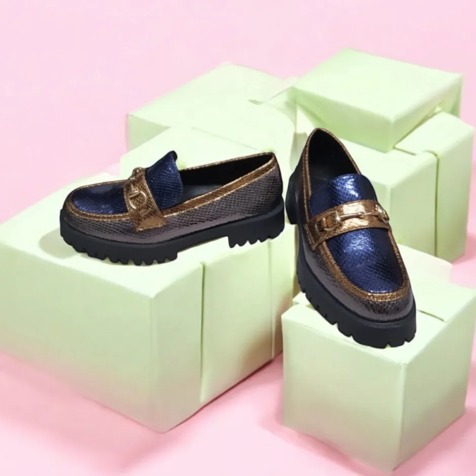 mocasn_de_charol_h_en_plo_1.webp Calzaro Mocasines | Casual | Mocasín de Charol 459H771 en Plomo y Azul