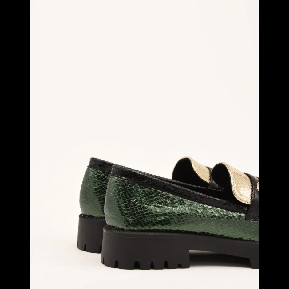 mocasn_de_charol_h_en_ver_1.webp Calzaro Mocasines | Casual | Mocasín de Charol 459H771 en Verde y Dorado