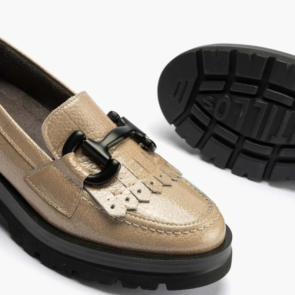 mocasn_en_charol_mujer__c_0.webp Calzaro Mocasines | Confort | Mocasín en Charol Mujer 10096 Color Piedra.