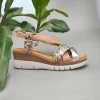 Calzaro Sandalias | Sandalia Cuña Baja Flexible 3744 Tubulares Cuero, Oro y Print, Combi 7