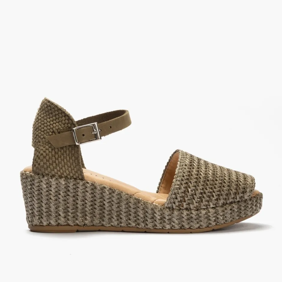 sandalia_cua_forrada_rafi_0.webp Calzaro Sandalias | Sandalia Cuña Forrada Rafia 1483 Kaki con Hebilla.