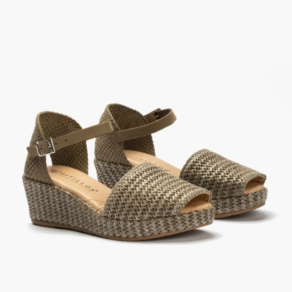 sandalia_cua_forrada_rafi_1.webp Calzaro Sandalias | Sandalia Cuña Forrada Rafia 1483 Kaki con Hebilla.