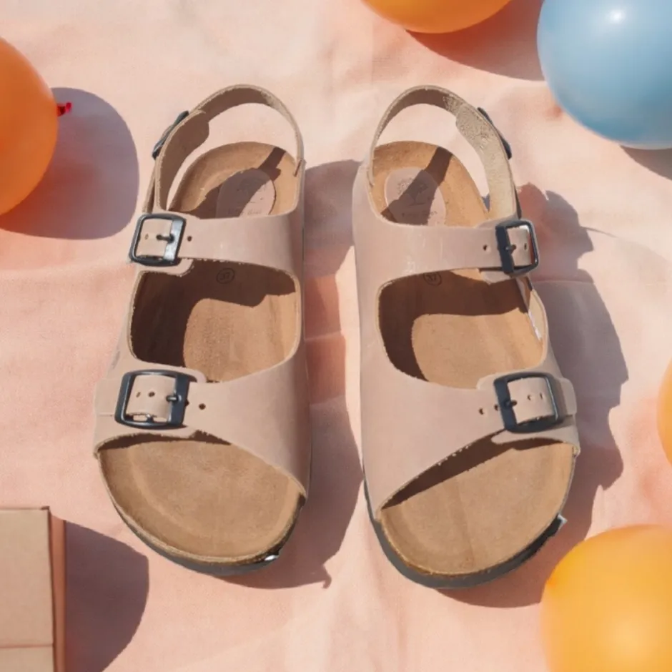 sandalia_plana__beige__he_1.webp Calzaro Sandalias Bios | Sandalia Plana 7112 Beige 3 Hebillas.