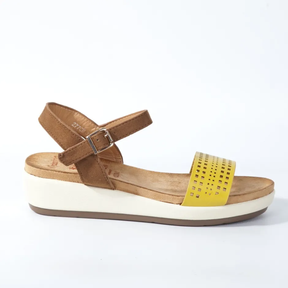 sandalia_plana__mostaza_0.webp Calzaro Sandalias | Sandalia plana 277 mostaza