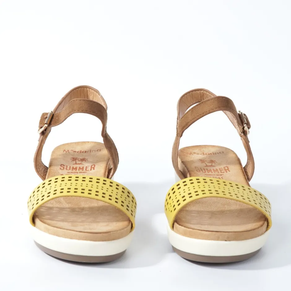 sandalia_plana__mostaza_1.webp Calzaro Sandalias | Sandalia plana 277 mostaza