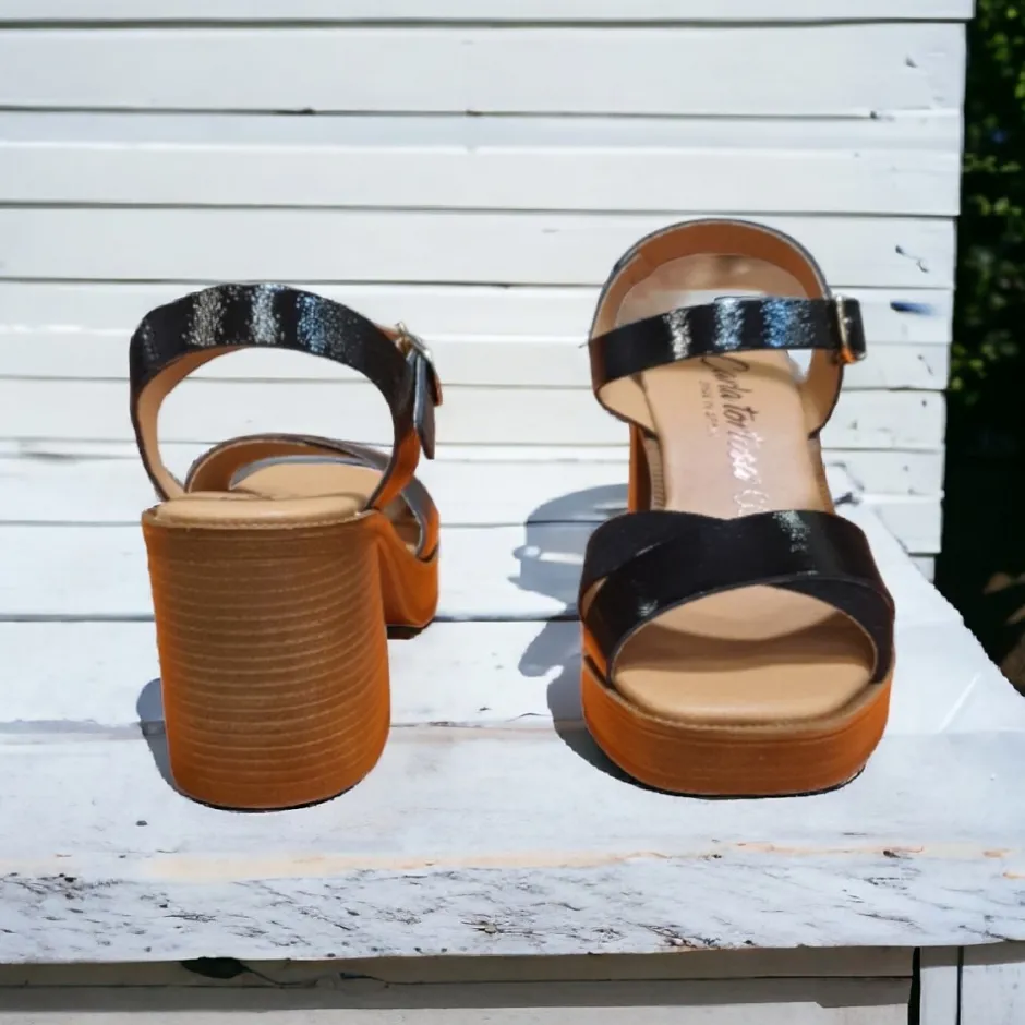sandalias_de_tacn__charol_4-1.webp Calzaro Zapatos De Tac贸n | Sandalias de Tacón 78045 Charol Negro.