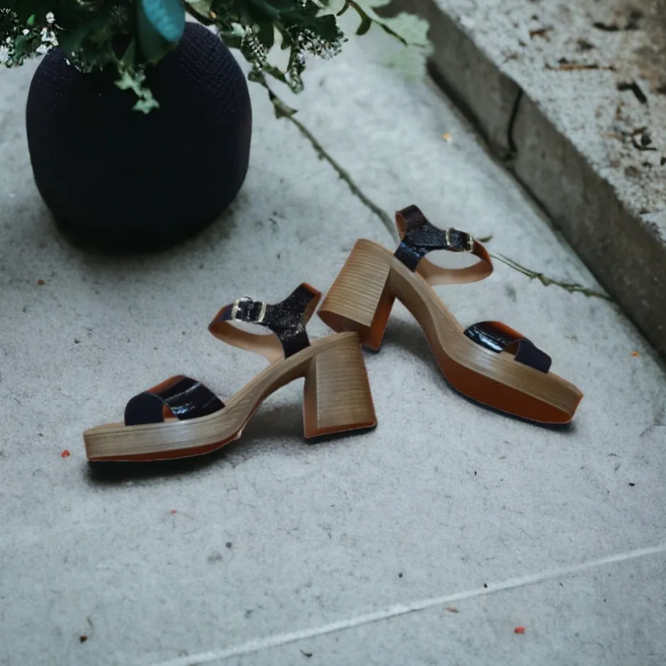 sandalias_de_tacn__charol_6-1.webp Calzaro Zapatos De Tac贸n | Sandalias de Tacón 78045 Charol Negro.