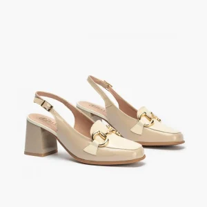 Calzaro Zapatos De Tac贸n | Zapatos de Salón de Mujer 5795 Destalonado en Piel Charol con Adorno Hebilla Metálica y Tacón Bloque Beige.