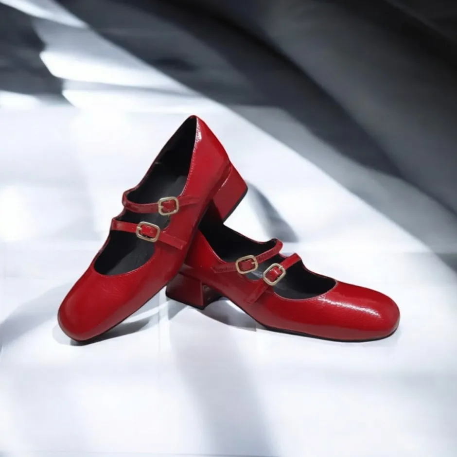 zapatos_de_tacn_bajo_con__5.webp Calzaro Zapatos De Tac贸n | Confort | Zapatos de Tacón Bajo Con Dos Correas Mary Jane Desiree Daky 1 Rojo.