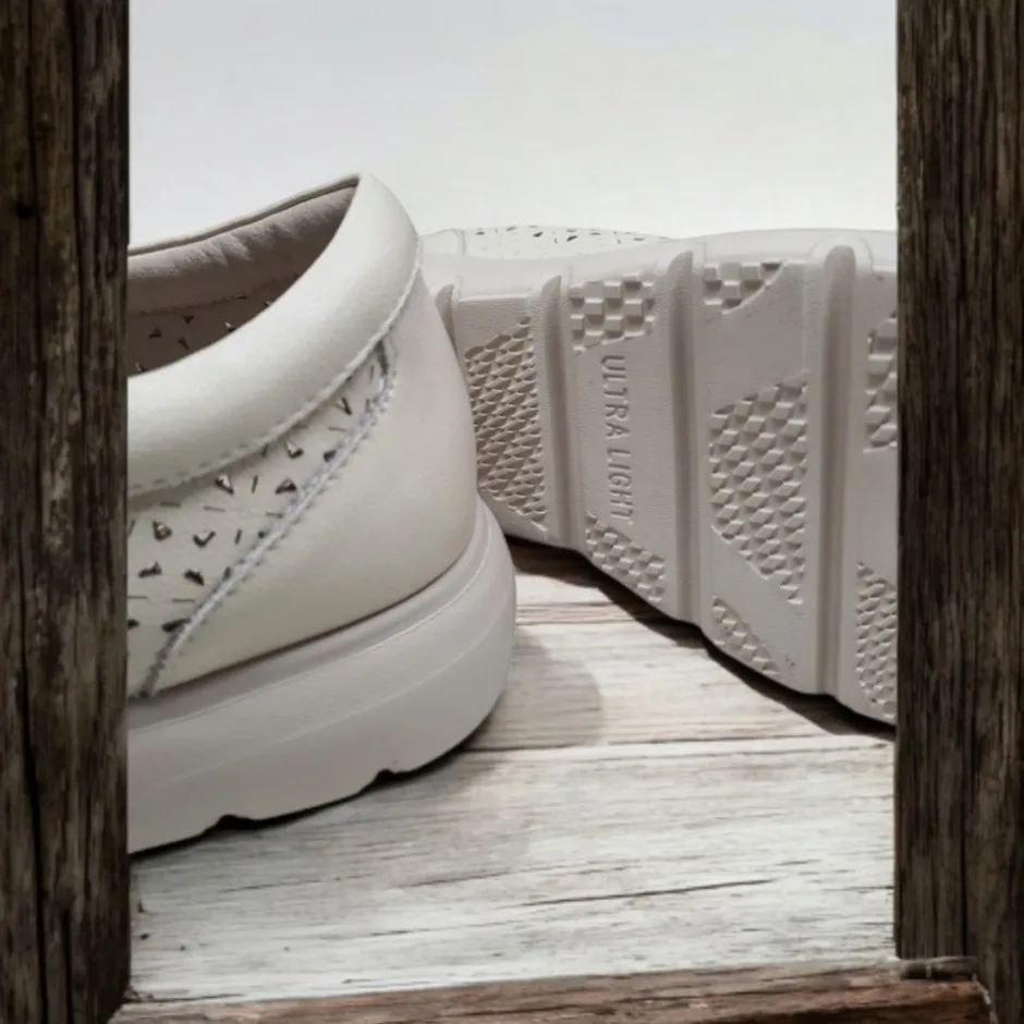 zapatos_sneakers_picadito_1.webp Calzaro Confort | Zapatos Sneakers Picaditos Cordones Slip-on 422 Beige.