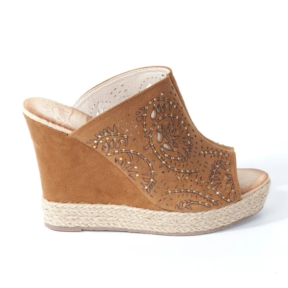 zueco_cua__camel_0.webp Calzaro Zuecos | Zueco Cuña 219 Camel