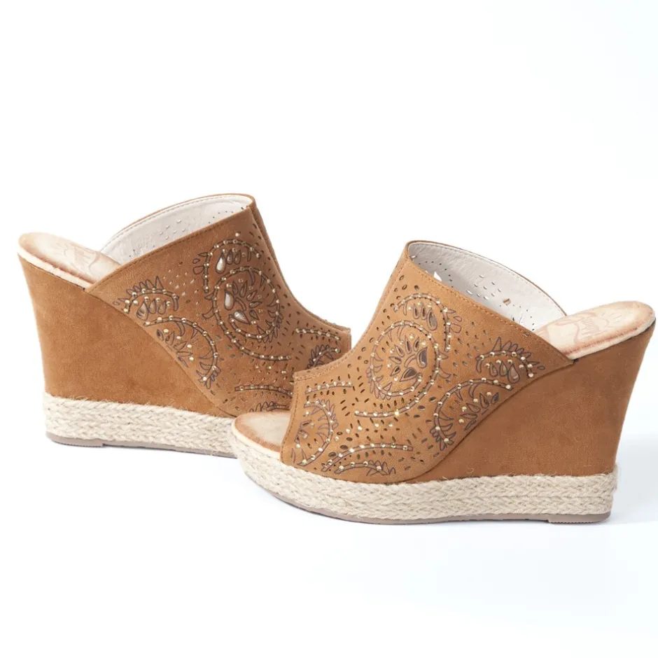 zueco_cua__camel_5.webp Calzaro Zuecos | Zueco Cuña 219 Camel