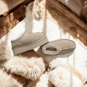 Calzaro Zuecos | Casual | Zueco Pelo Berdun Serraje Beige Tipo Australiano.