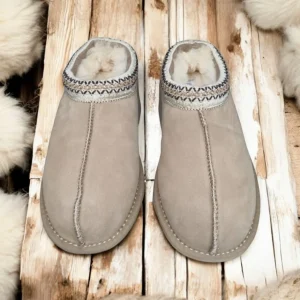 Calzaro Zuecos | Casual | Zueco Pelo Berdun Serraje Beige Tipo Australiano.